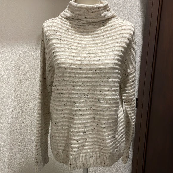 Madewell Belmont Donegal mock neck wool blend sweater. Has side split hem. GUC - Picture 3 of 6